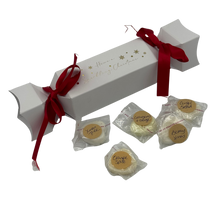 Load image into Gallery viewer, Mama's Casa - Christmas cracker wax melts
