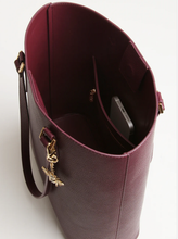 Load image into Gallery viewer, Alice Wheeler berry Marlow tote bag
