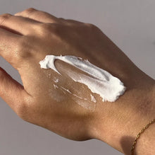 Load image into Gallery viewer, LilyBee sea moss moisturiser
